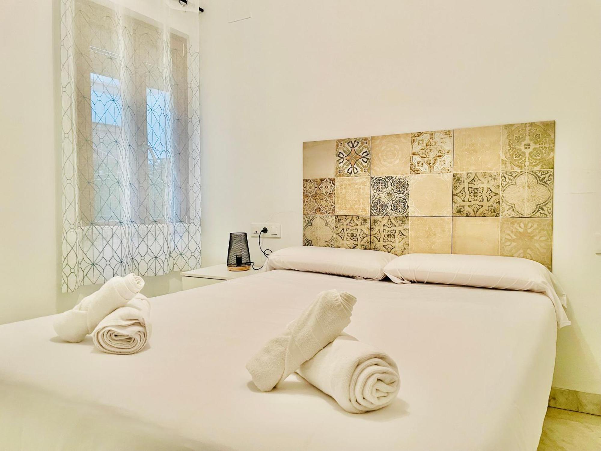 Entrecatedrales Suite Seville Exterior photo