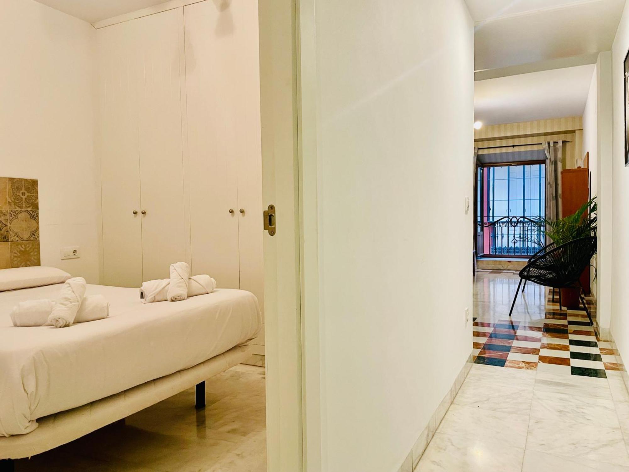Entrecatedrales Suite Seville Exterior photo